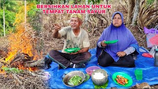 Bersihkan Lahan Untuk Tempat Tanam Sayur 
