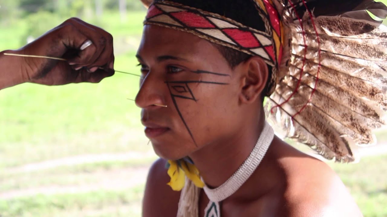 Grafismo indígena - A pintura corporal Indígena 🏹 É resistência ✊ É  Ancestralidade ✊ Pintura corporal Indígena É a comunicação ancestral ✊🏹  📸@_onaia