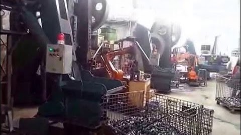 Forging manipulator, automatic forging robot