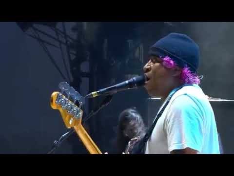 Diamond Eyes live