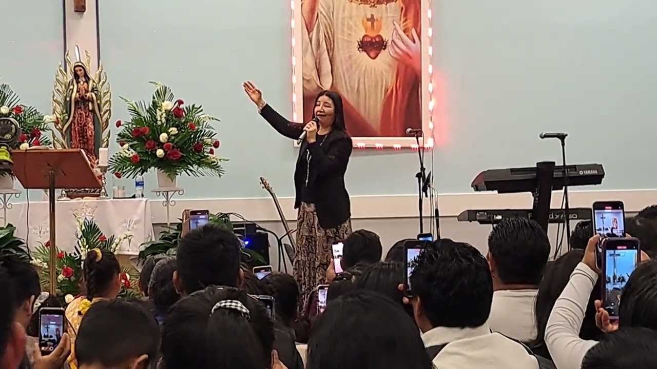 Hermosa niña. en concierto. Gela