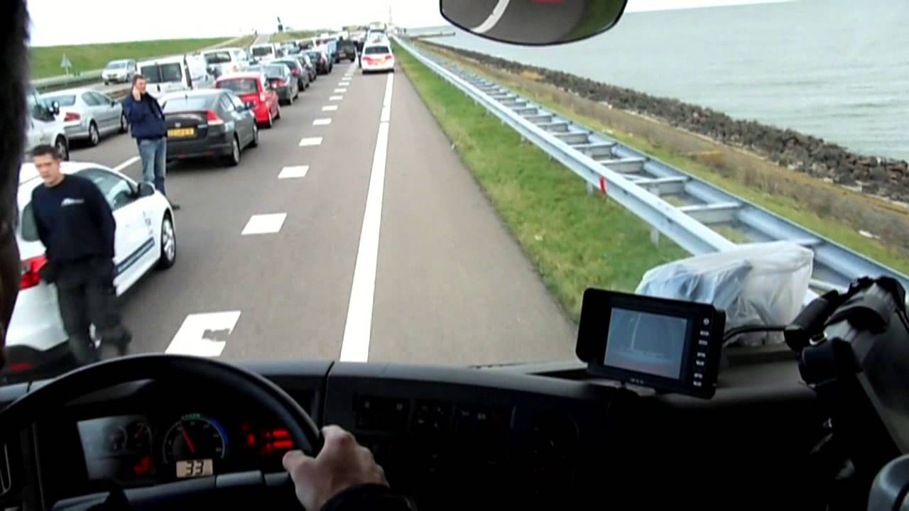 Brandweer Wieringen : Prio 1 A7 R - AFSLUITDIJK 77,0 DEN OEVER OGS 6592 WRG846