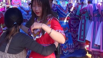 nhịp sống vùng cao-phiên chợ cán cấu si ma cai lào cai có bán rất nhiều các mặt hàng-nsvc.