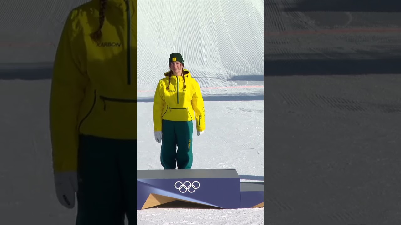 Her first EVER Olympic medal 🥇 | Women's Snowboard Cross 