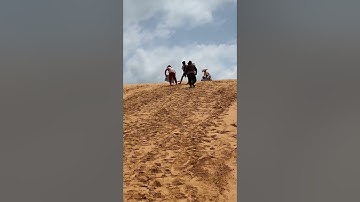 6 ae nô đùa ở bãi cát vàng Phan thiết