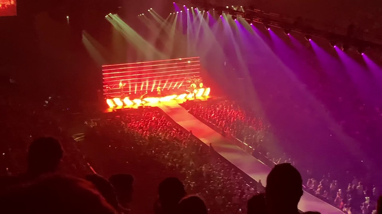 Dustin Lynch Ridin’ Roads (Live In Knoxville 2019) YouTube