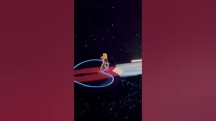 Sabrina Carpenter’s new "Juno" position at LA Short n Sweet #sabrinacarpentertour