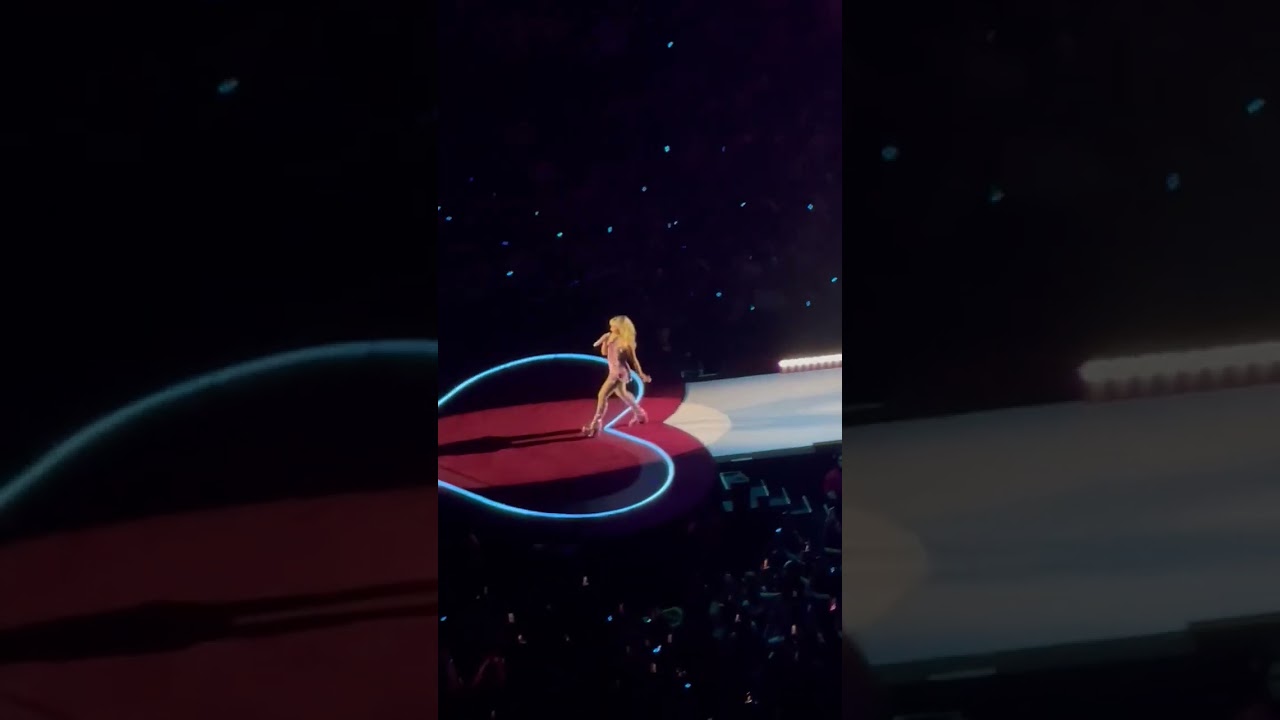 Sabrina Carpenter’s new "Juno" position at LA Short n Sweet 