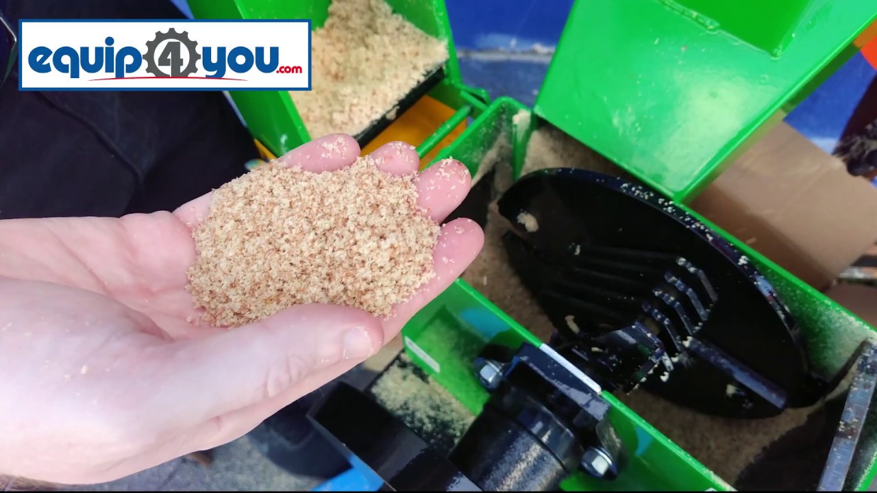 Trapp TRF 300G Shredder Making Animal Feed with Bread (Quick Demo