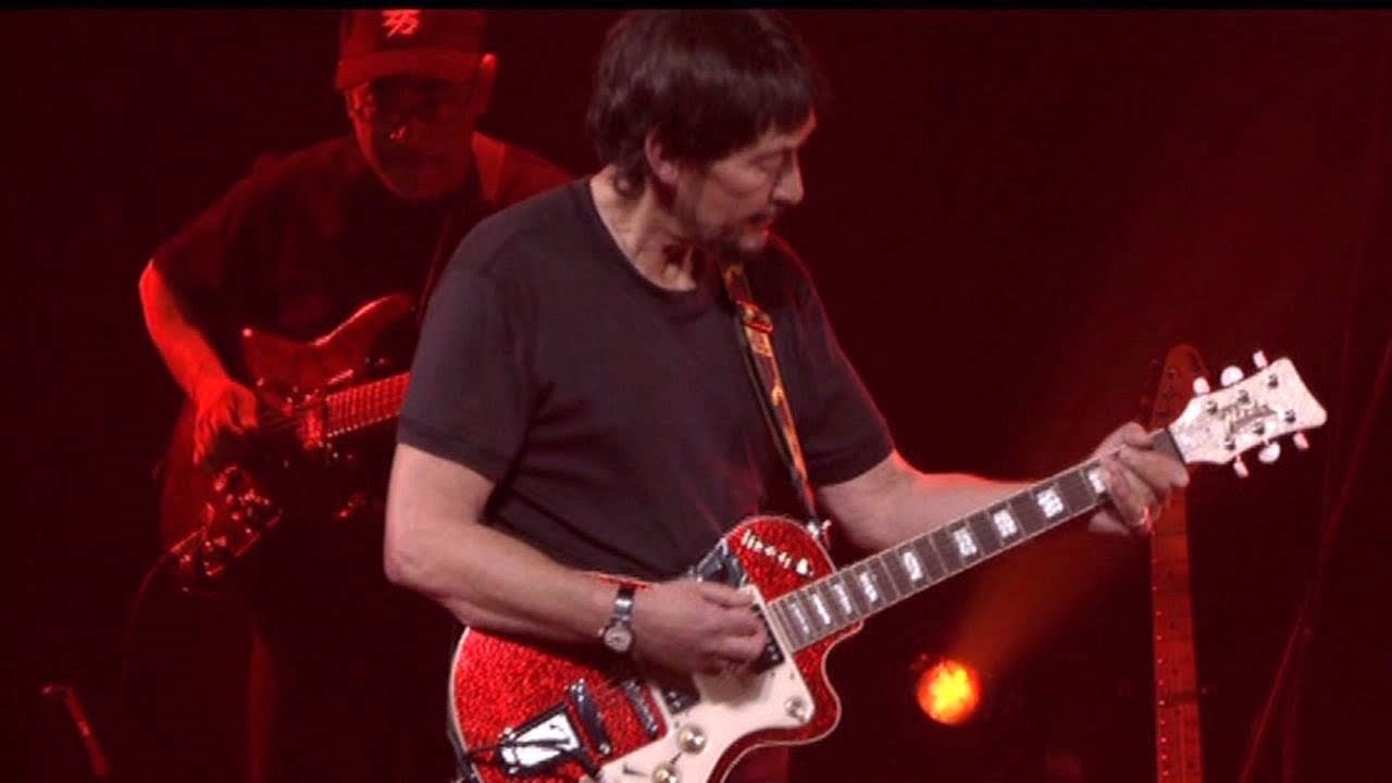 Слушать дорога в ад ри. Chris Rea фото. Chris Rea the Road to Hell Part 2.