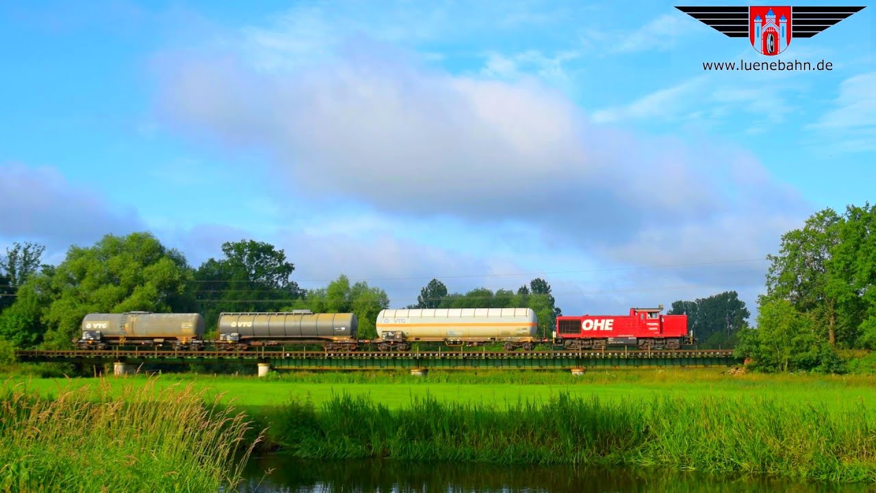 OHE 160075 verteilt Wagen auf dem OHE-Kleinbahnnetz  in der Lüneburger Heide