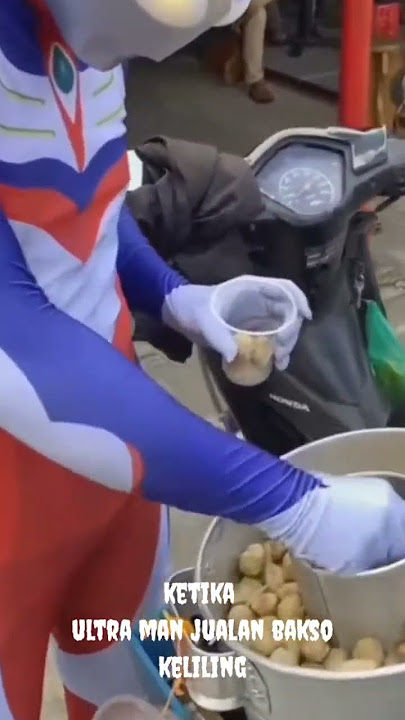 Ultraman jualan bakso