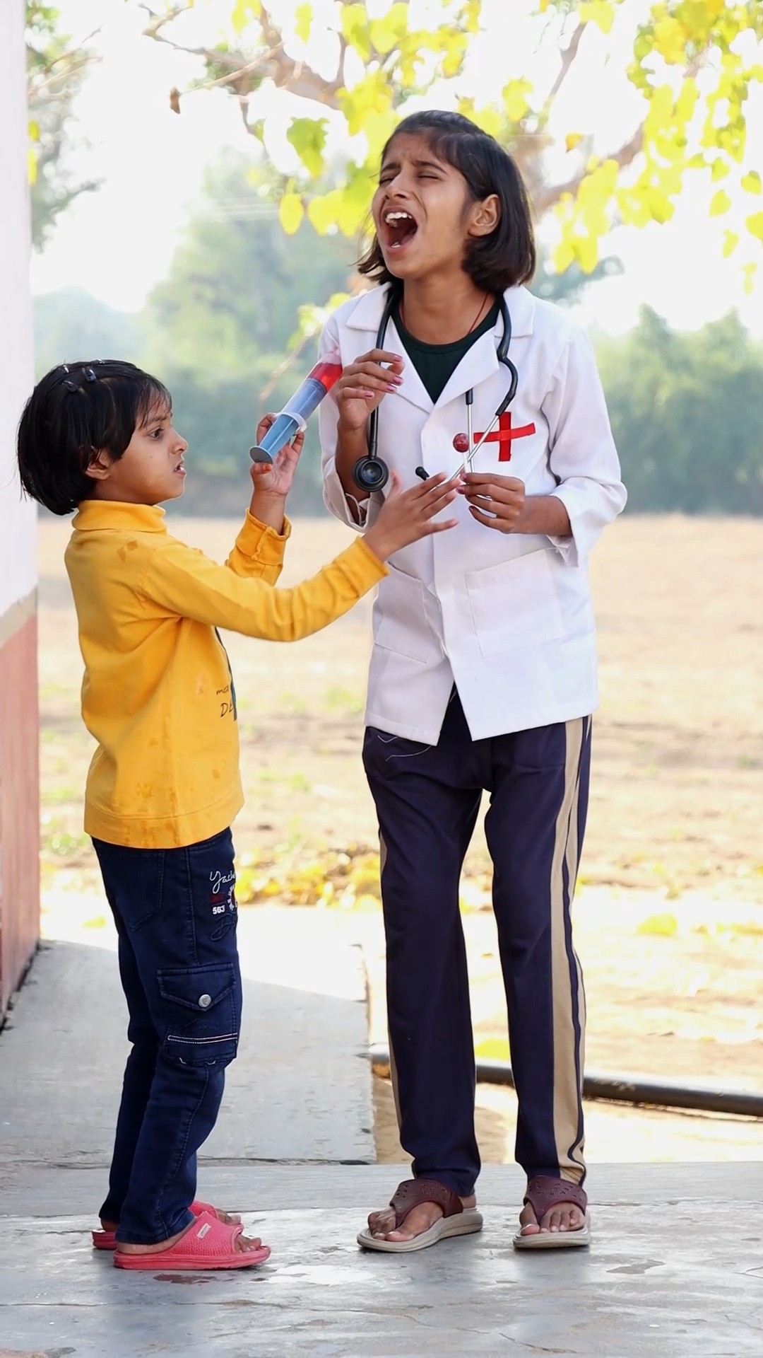 Lolipope or injection Doctor?‍⚕ ke sath kya huaa #funnyvideo #shorts #doctor #viralvideo