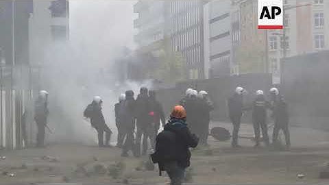 Police clash with anti-migration protesters around EU HQ