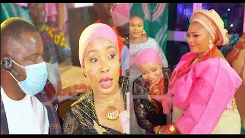 So Humble!Actress Lizzy Kneels Down To Greet Jeyi Kuti,Ladi Afolarin As Fans Gather To Snap With Her