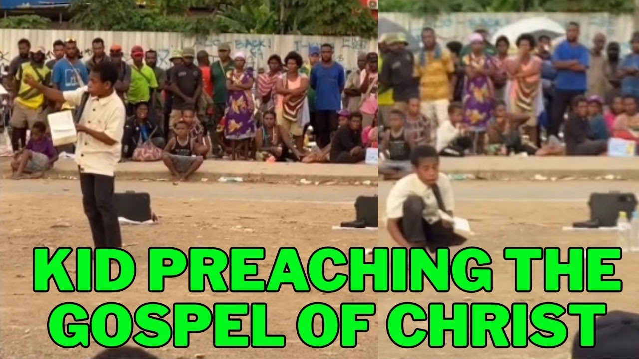Мальчик лет 10 проповедует Евангелие Христа, а толпа внимательно слушает его с благоговением 🇵🇬 