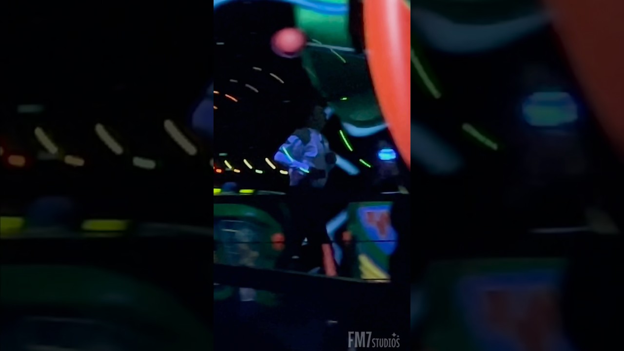 Беги! #disney #disneyland #amusementpark #themepark #buzzlightyear #tomorrowland #toystory