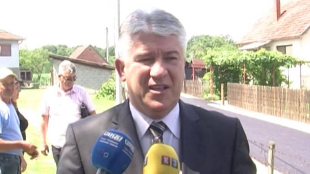 MODRIČA - ASFALTIRANJE PUTA U MZ SKUGRIĆ 30. 06. 2016.