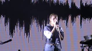 Video thumbnail of "London Grammar  - Bones of Ribbon (Live at SBSR 2017)"