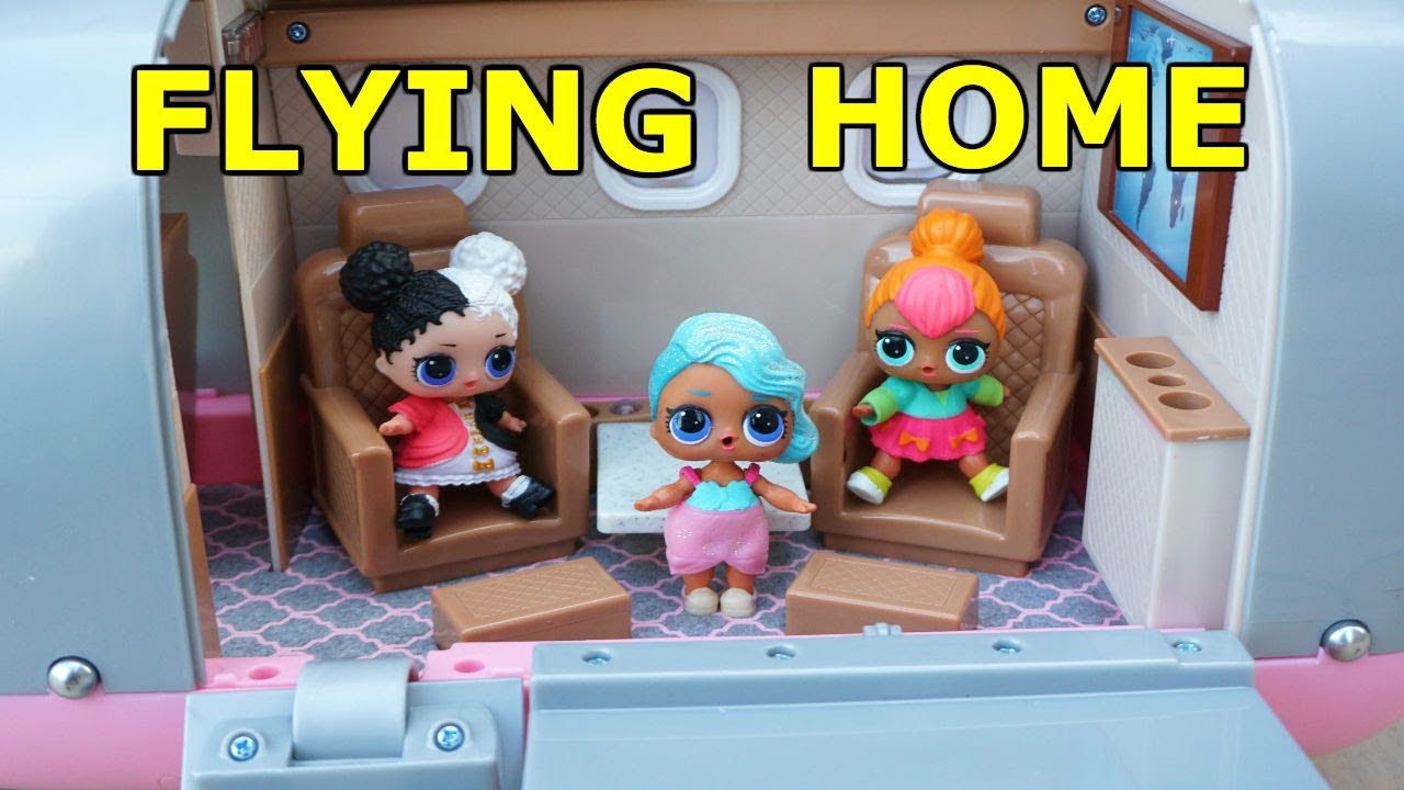 LOL SURPRISE DOLLS Return Home On Airplane From Hawaii Vacation! - YouTube