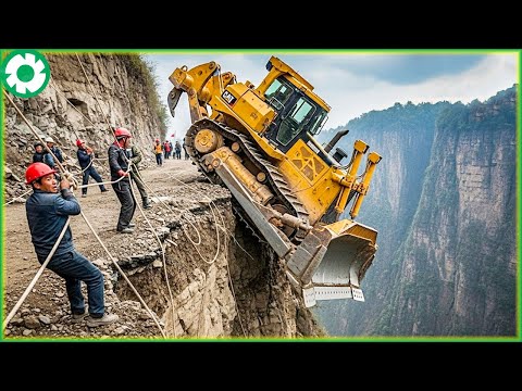 Jaw-Dropping Bulldozer and Heavy Machinery Operator Skills So Crazy You’d Think They’re Fake!