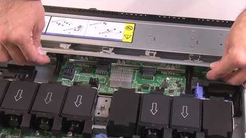 Lenovo System x3550 M5 installing a backplane (10 HDD configuration)