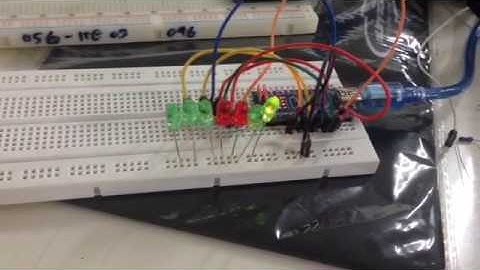 Arduino Nano ควบคุมให้หลอดไฟแอลอีดีจานวน 7 ดวง โดยให้แอลอีดีกระพริบไล่จากซ้ายไปขวา