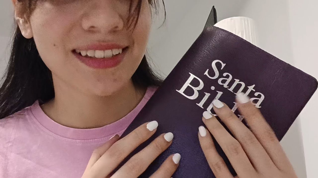 ASMR leyendo la biblia en susurros
