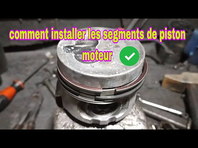 Installes les segments de piston moteur 