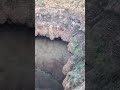 شاهد ..اللحظات الأخيرة للشاب القعقاع قبل سقوطه في فوهة بركان دمت