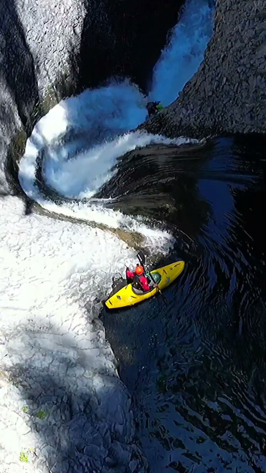 Extreme Kayaker Plunges Down Devil's Throat || ViralHog