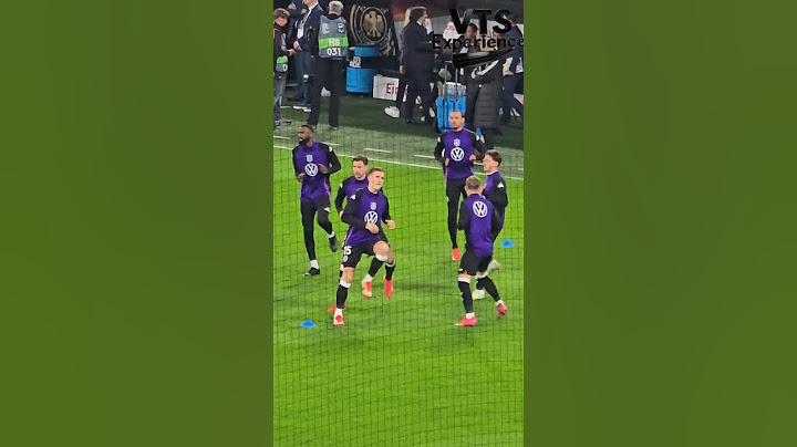 Deutschland gegen Italien. Die Deutsche Mannschaft macht sich warm vor dem Spiel in Dortmund