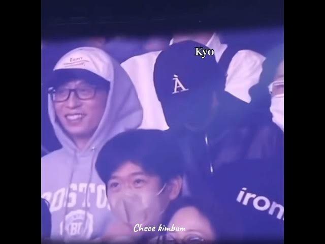 Grub Davichi saat membawakan lagu This Love Tepat depan song hye kyo #songhyekyo Grub Davichi saat membawakan lagu This Love Tepat depan song hye kyo #songhyekyo