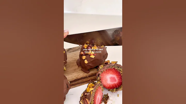 That time of the month snack prep 🍓🍫 pt.1 #dubaichocolate #asmr #yum #shorts #chocolate #cravings