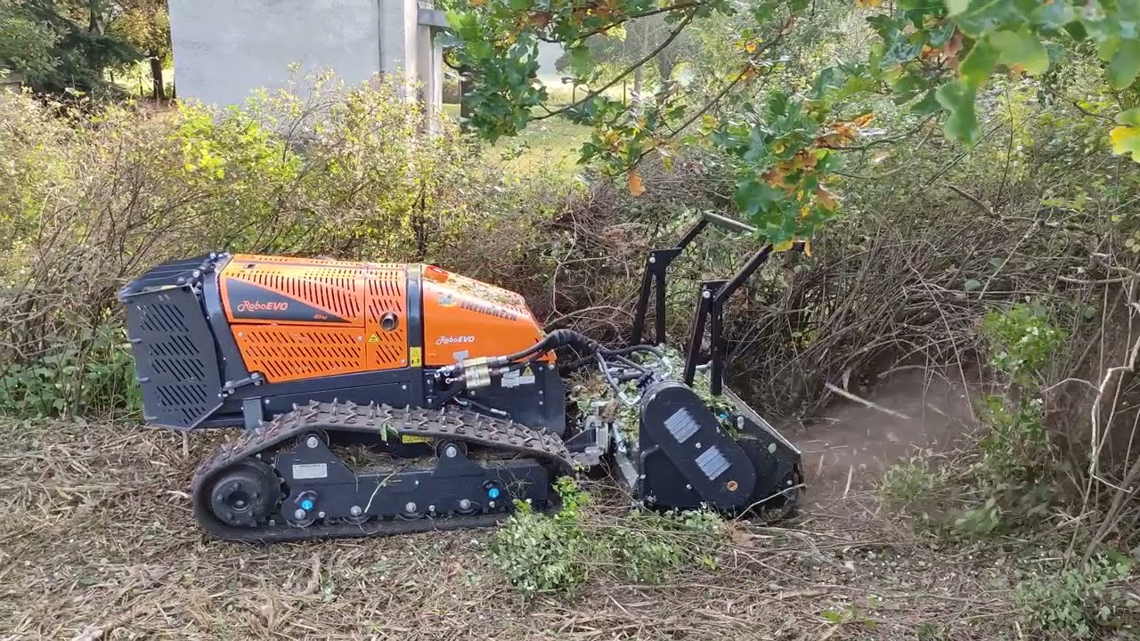 Úklid za plotem s technologií RoboGREEN EVO