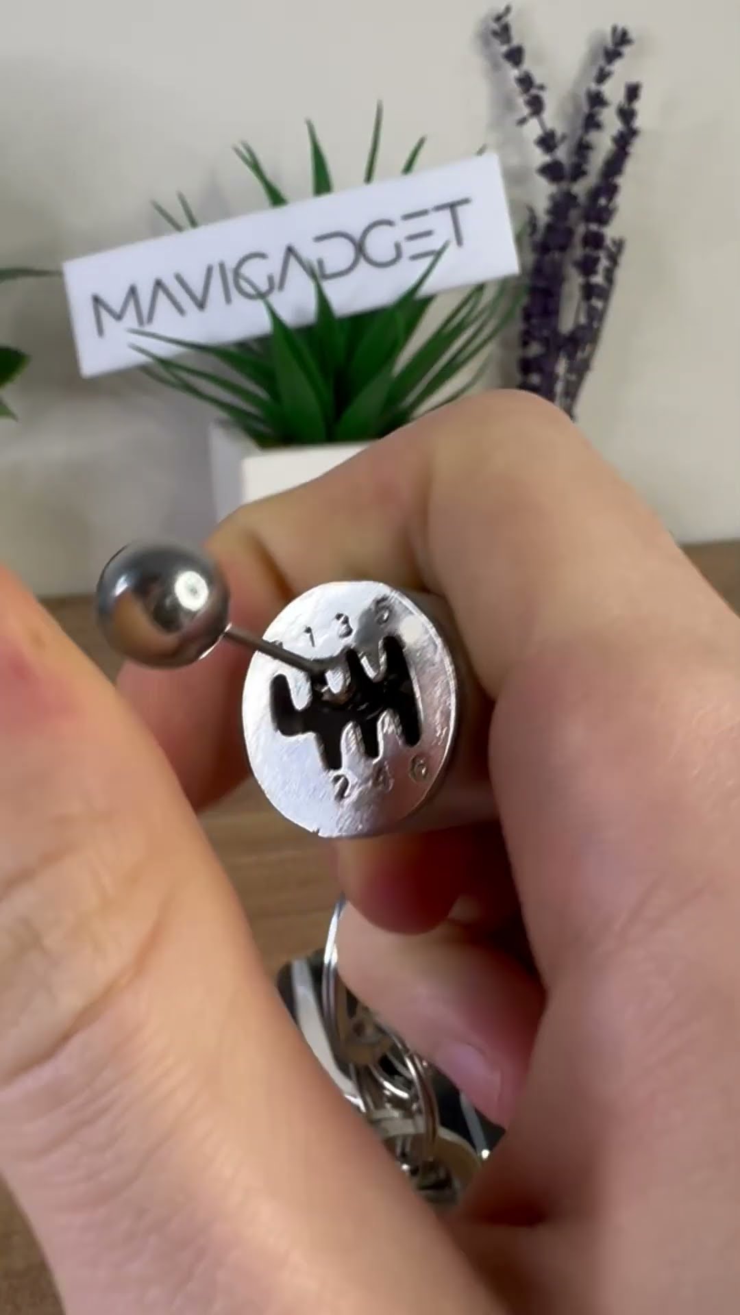 ? Six-Speed Manual Shift Keychain - Product Link in Bio ( # 1898) ‪@MaviGadgets‬