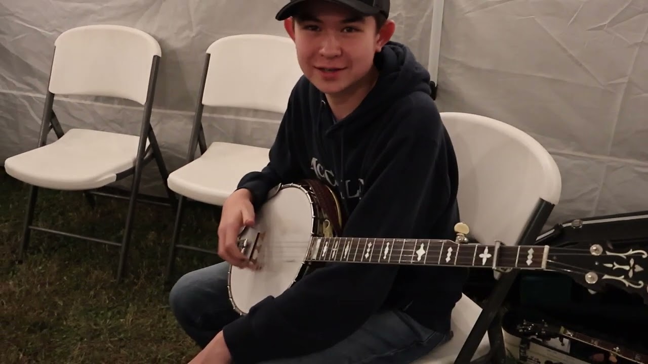 Derek plays the1937 Gibson RB-3 African Boer Hog! Fully Restored!
