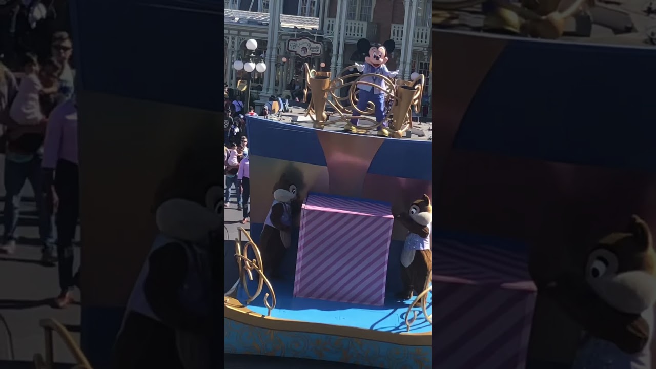 3/17/2023 bienvenido  Disney festival fantasy parade 