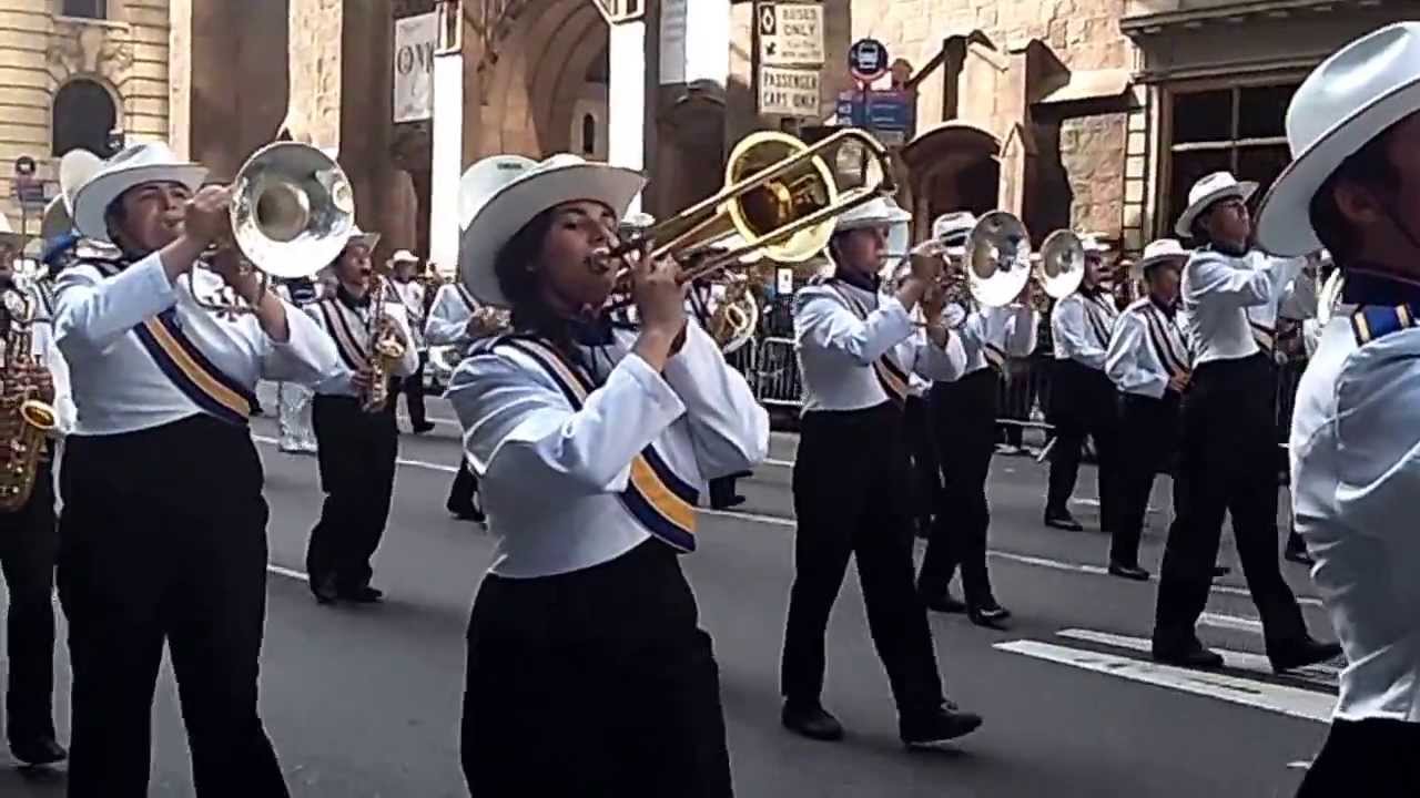 Columbus Day Parade~NYC~2013~West Islip Marching Lions~NYCParadelife - YouTube