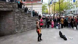 Video thumbnail of "Olavi Uusivirta - Niin kuin eilenkin @ Kallio kukkii 15.5.2011"