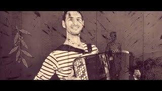 Video thumbnail of "Notre ruban bleu - Wazoo - Folklore Auvergnat - Accordéon Pop - Mandoline Alto - Puy de Dôme"