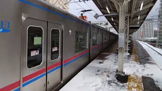 (フリー素材)　 京成3000形3041f　京成成田駅発車　(雪)