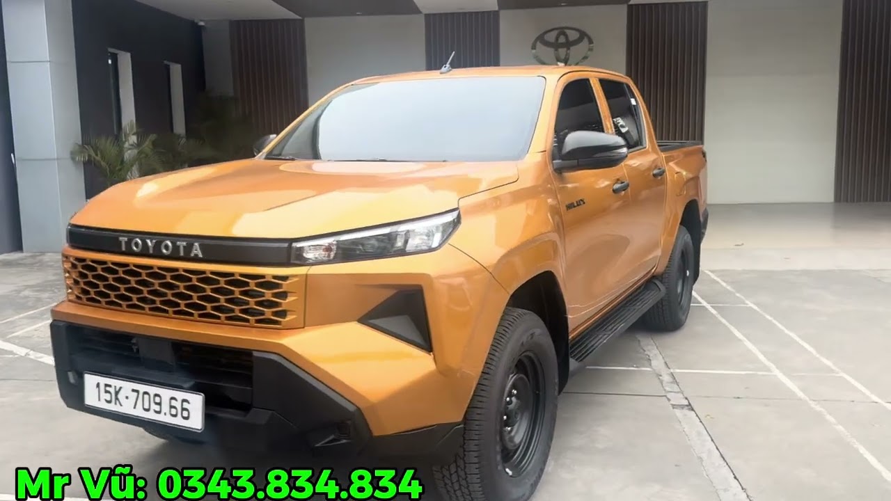 Hilux 4x2MT 2.8 (2026) màu vàng tận mắt rất đẹp. T3/2026 ưu đãi tốt sẵn xe giao ngay.