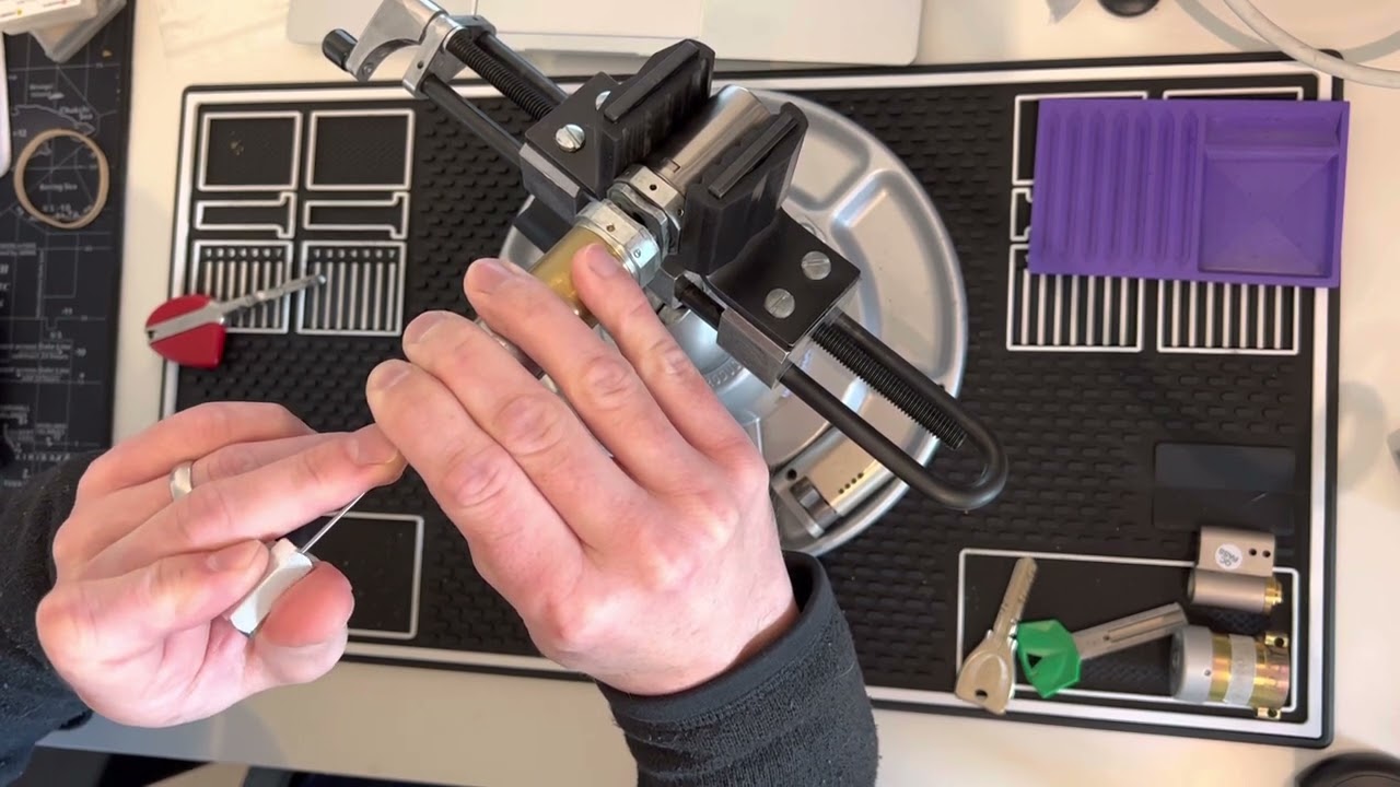 [50] Fichet F3D (exterior) - picked