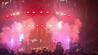 Bow Wow w Surprise guest Tommy The Clown “Drop” by Timbaland and Magoo from YOU Got SERVED the movie