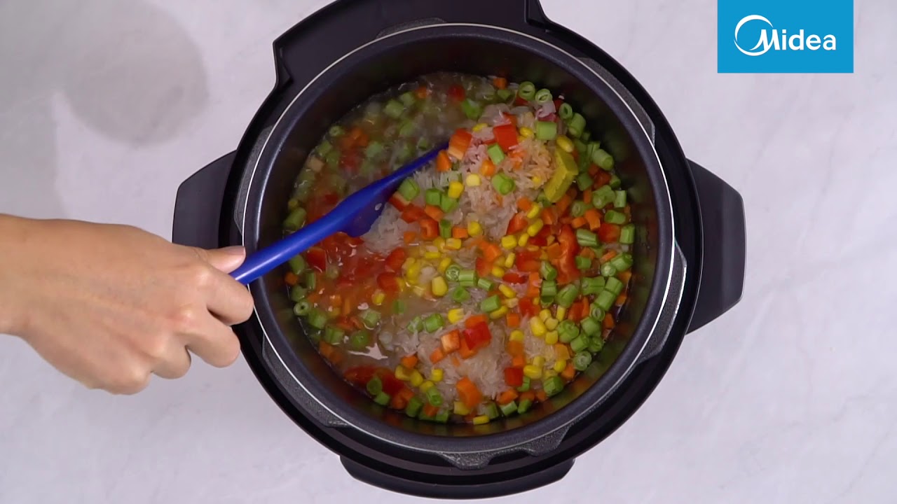 Galinhada na Panela de Pressão Elétrica Midea