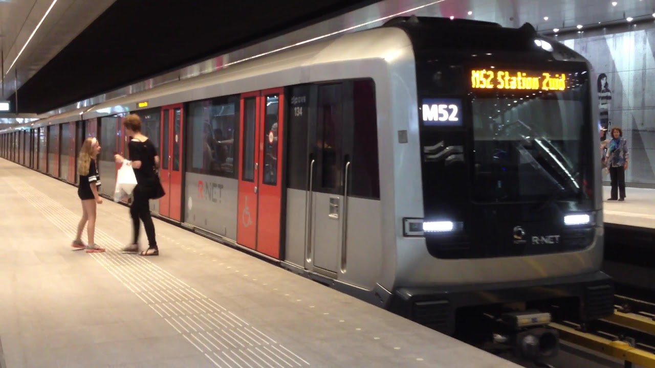 Vertrek GVB 134/133 te Europaplein - Noord/Zuidlijn