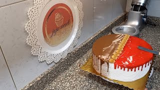 تورته مقاس ٢٦ 🎂 نص نوتيلا ونص فراوله 🍓🌰 بتزين فخم جدا اللهم بارك 🥰