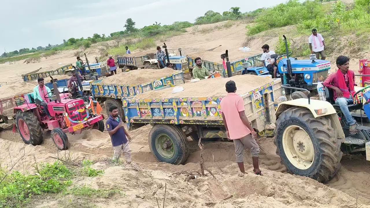 డ్రైవర్ల కష్టాలు 😥🚜😱చాలా బండ్లు దిగబడ్డాయి... 😭🤩 #driving #drivinglife #shivarock #sandreach #isuka 