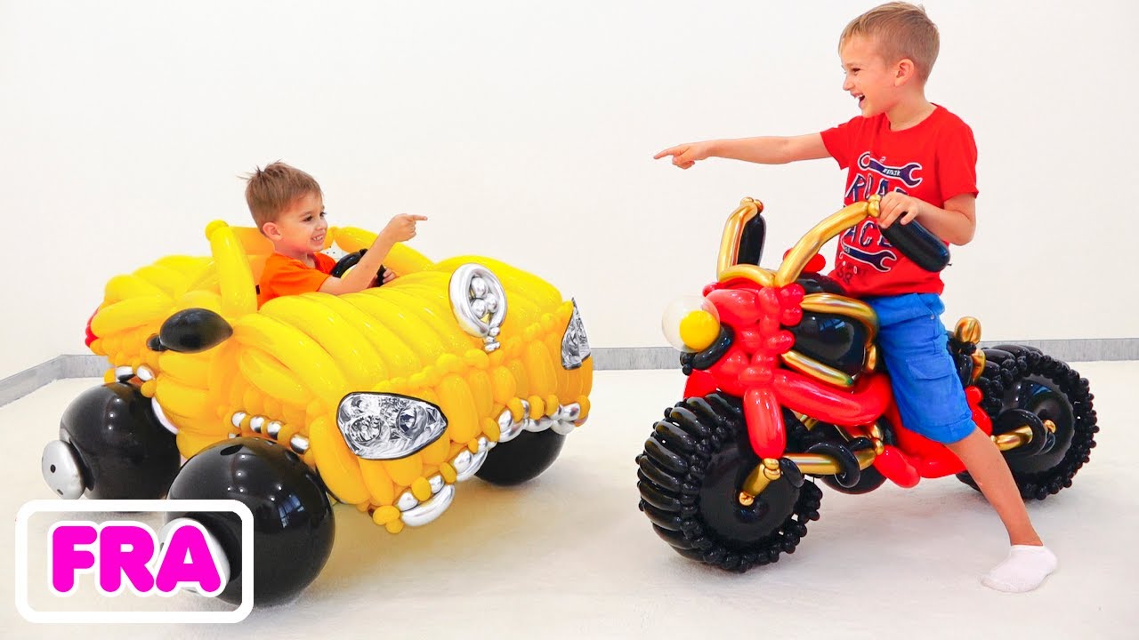 Vlad Et Nikita Font Semblant De Jouer Avec Une Petite Voiture De vlad-et-nikita-font-semblant-de-jouer-avec-une-petite-voiture-de
